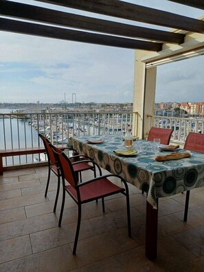 Outdoor dining - Large 3 Bed Apartment / Centre Port (CAP D AGDE)