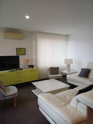 Living area - Large 3 Bed Apartment / Centre Port (CAP D AGDE)