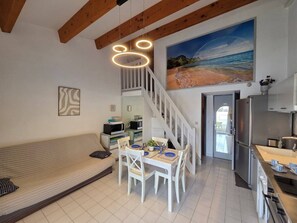 Living area - Lovely semi-detached villa in residence with pool near Richelieu beach, Cap d'Agde (LE CAP D AGDE)