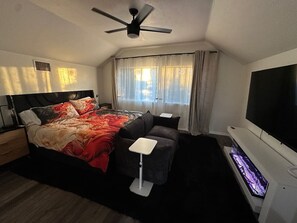 Iron/ironing board, WiFi - 85-in TV|Massage Sofa|3 KING Beds|Walk to UT: ½ mi (Austin)
