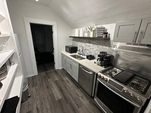 Private kitchen - 85-in TV|Massage Sofa|3 KING Beds|Walk to UT: ½ mi (Austin)