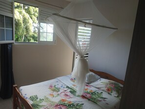 1 bedroom, WiFi, bed sheets - Appart close to everything. (Gros-Morne)