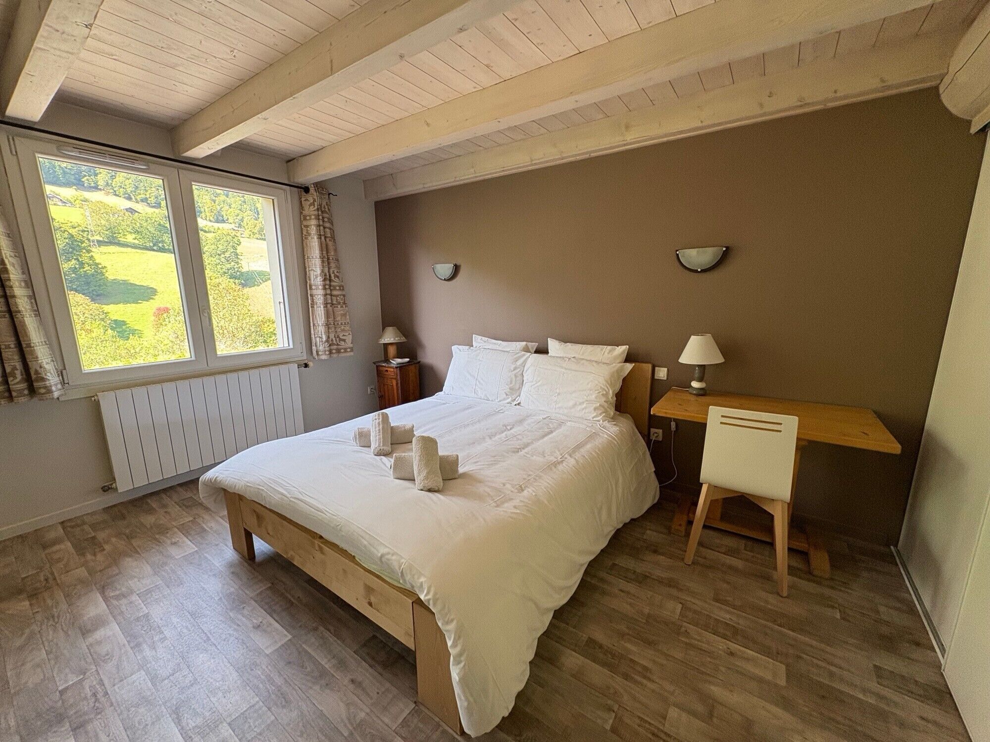 Iron/ironing board, WiFi, bed sheets, wheelchair access