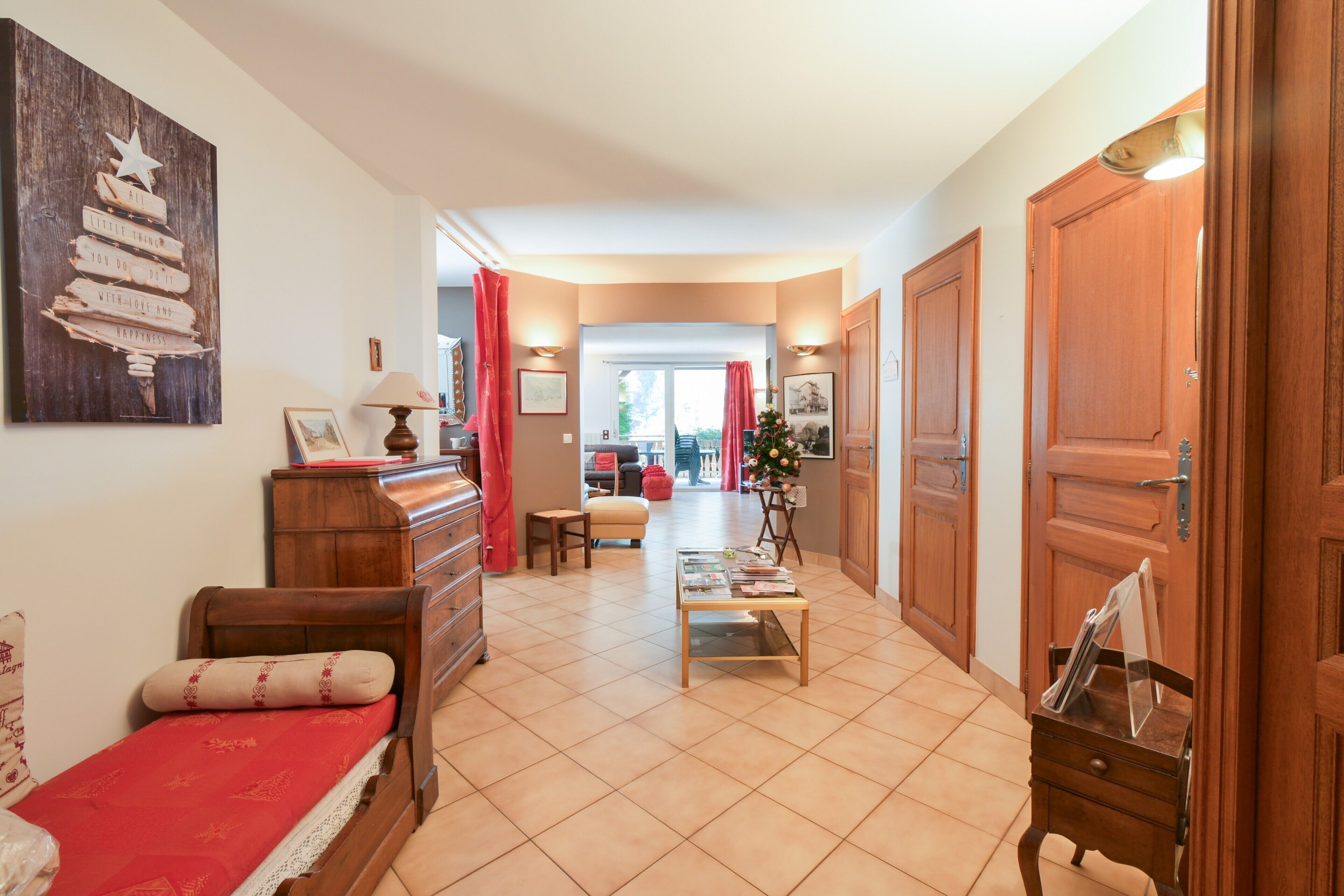 Iron/ironing board, WiFi, bed sheets, wheelchair access