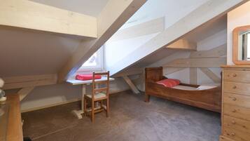 Een strijkplank/strijkijzer, wifi, beddengoed, rolstoeltoegang