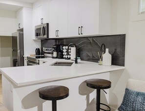 Microondas, horno, parrilla de estufa y lavavajillas 