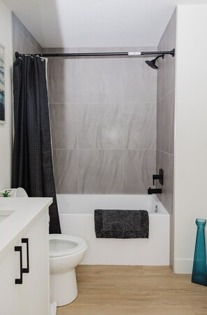 Hair dryer, towels, soap, toilet paper - Home in Keswick ,2Beds-1 Bath Basement Suit (Edmonton)