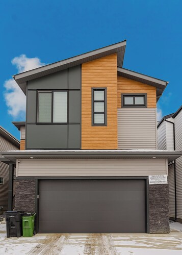 Home in Keswick ,2Beds-1 Bath Basement Suit