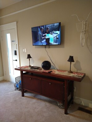 Interior - Fantastic 2-Bedroom House Duplex in Seattle District minutes from downtown. (Seattle)
