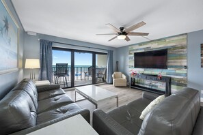 Smart TV - 🌴Sandy Shores #204 - Across from John's Pass, Pool, Gulf front!🌴 (Madeira Beach)