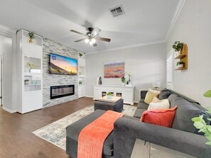 Smart TV, fireplace, stereo