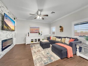 Smart TV, fireplace, stereo