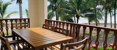 تناول الطعام بالخارج