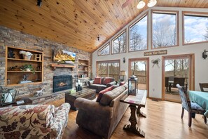 Smart TV, fireplace - Blowing Rock Retreat - Hot Tub | Sleeps 10 | Mountain Views (Blowing Rock)