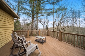 Terrace/patio - Blowing Rock Retreat - Hot Tub | Sleeps 10 | Mountain Views (Blowing Rock)
