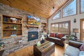 Smart TV, fireplace - Blowing Rock Retreat - Hot Tub | Sleeps 10 | Mountain Views (Blowing Rock)