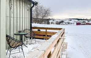 Outdoor dining - Cozy home in Sparbu with WiFi (Sparbu)