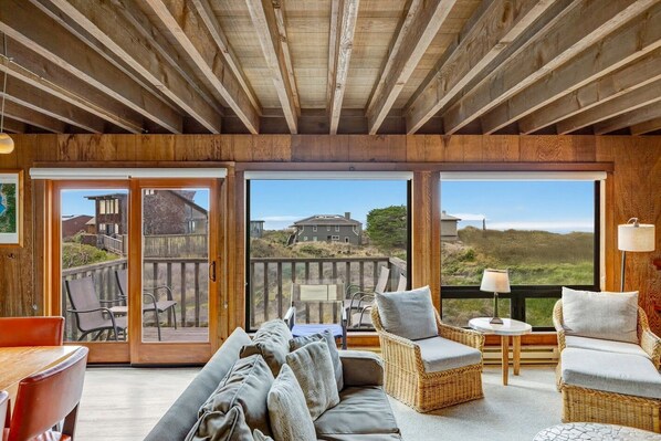 TV, fireplace - House 25 | 4 Bedroom (Watsonville)
