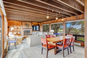 TV, fireplace - House 25 | 4 Bedroom (Watsonville)
