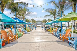 Terrace/patio - Beachside Bliss • Renovated Studio • Walk to Ocean & Restaurants + Saltwater Pool (Fort Lauderdale)
