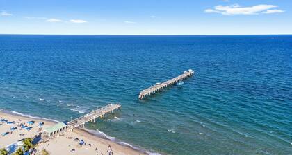 Beachside Bliss • Renovated Studio • Walk to Ocean & Restaurants + Saltwater Pool