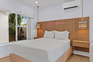 Free WiFi, bed sheets - Beachside Bliss • Renovated Studio • Walk to Ocean & Restaurants + Saltwater Pool (Fort Lauderdale)