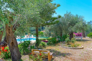 Pool - Corfu apartment with shared pool near Saint Spyridon beach (Saint Spyridon)