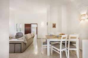 Lounge diner area - Single-level 3 bedroom villa with private pool in Vilamoura (Vilamoura)