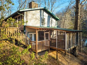 Exterior - Cozy Mountain Family Getaway with Hot Tub in Prime Location (Pigeon Forge)