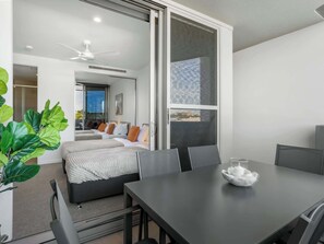 Iron/ironing board, travel cot, WiFi, bed sheets - Gabba Retreat - Rooftop Pool & Stunning City View (East Brisbane)