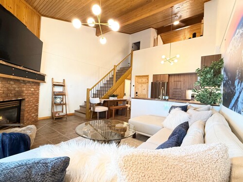 Summit View II Loft Suite| Ski-In·Hot Tub·Sleeps 4
