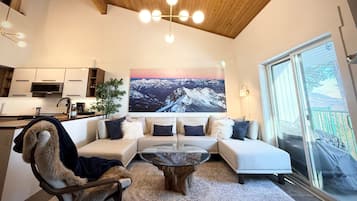 Smart-TV, Kamin, TischfuĂball