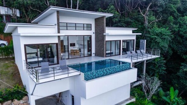 A modern two-story house with a large glass balcony and a swimming pool. - Great Sea View Mountain Villa Koh Samui (Koh Samui)
