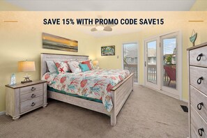 Iron/ironing board, travel cot, free WiFi - Runaway Bay Retreat with Outdoor Pool (Ocean City)