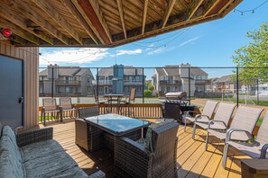 Outdoor dining - Runaway Bay Retreat with Outdoor Pool (Ocean City)