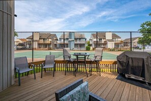 Outdoor dining - Runaway Bay Retreat with Outdoor Pool (Ocean City)