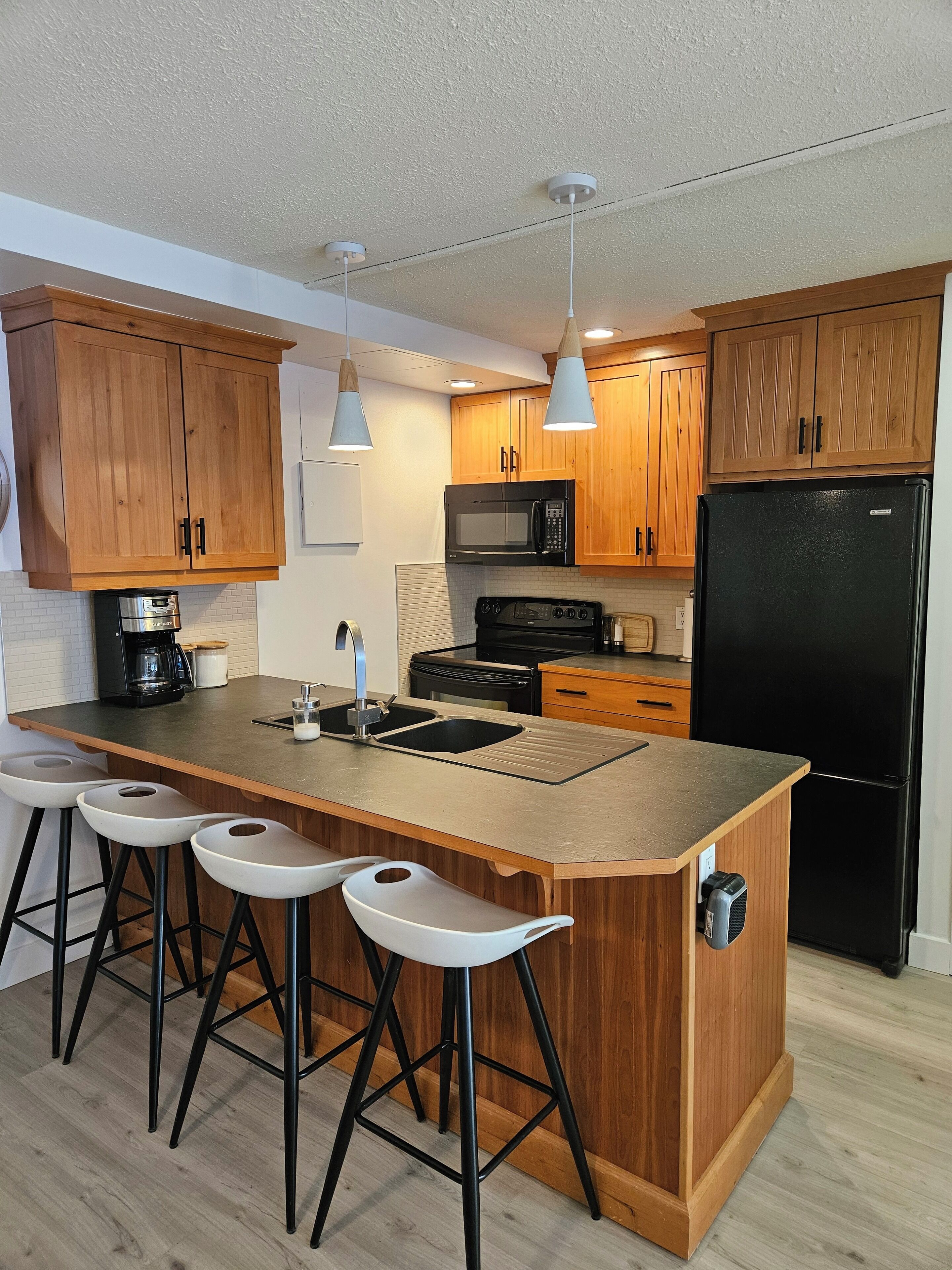 Micro-ondes, four, plaque de cuisson, lave-vaisselle