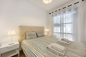 2 bedrooms, WiFi, bed sheets - Casa Vitorino – 5 Minutes’ Walk from Mareta Beach (Sagres)