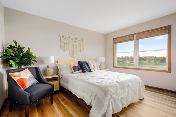 2 bedrooms, iron/ironing board, travel cot, WiFi