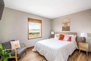 Strykjärn/strykbräda, resesäng, wi-fi och sängkläder