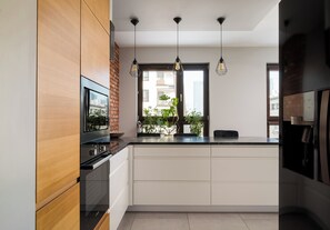 Fridge, microwave, oven, stovetop - Metro Płocka Urban Oasis Apartment (Warszawa)