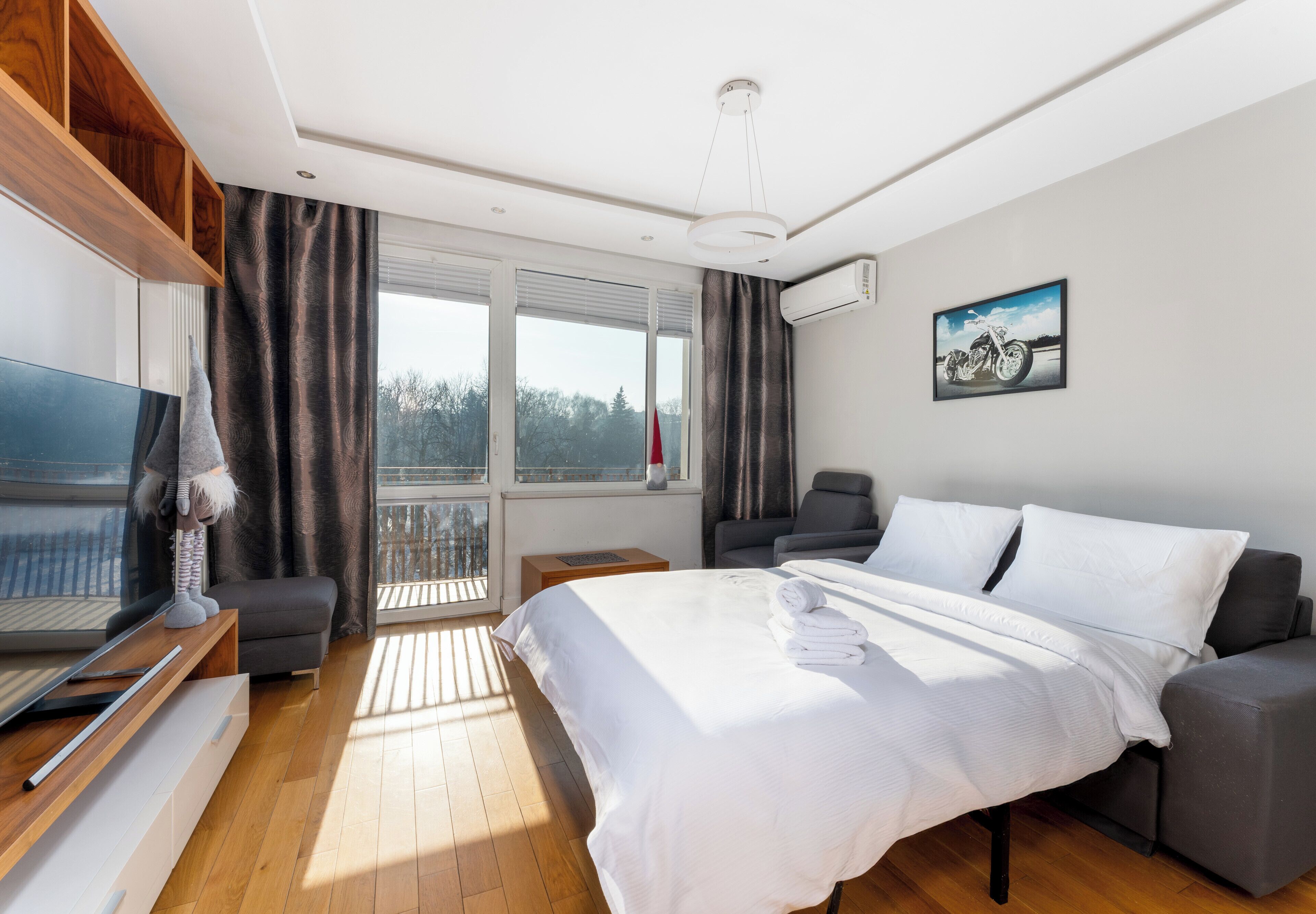 Tabla de planchar con plancha, wifi y ropa de cama 