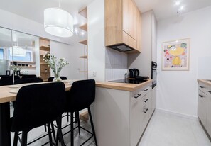 Kylskåp, ugn, spishäll och diskmaskin