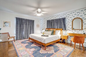 3 bedrooms, iron/ironing board, travel cot, free WiFi - Charming TCU Cottage, Walk to Campus, 28 Min to AT&T Stadium -  FIFA 2026 (Fort Worth)