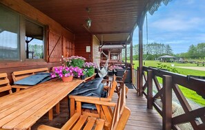 Outdoor dining - Amazing home in Darlowo with sauna (Darlowo)