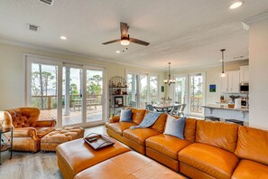 TV, fireplace, DVD player - Trudy Mays Bay House (Cape San Blas)
