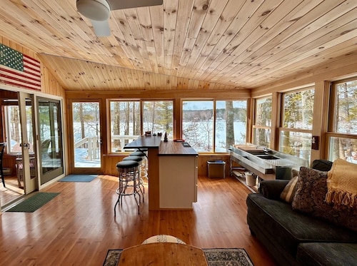 Lakefront with a Dock and Gorgeous Sunsets, Sleeps 8!