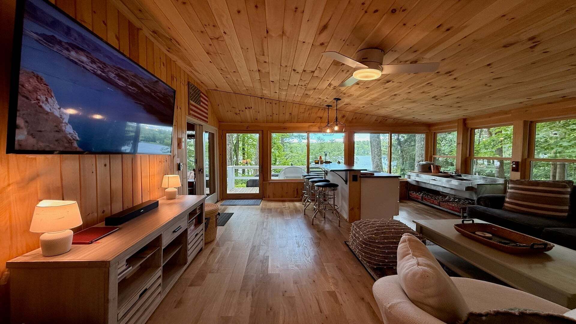 TV, fireplace