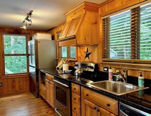 Geladeira, micro-ondas, fogão, cooktop