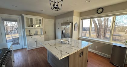 Timber Hill Sanctuary Quiet 34-Acre Getaway